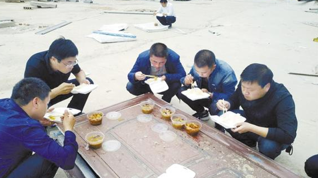 為了“創(chuàng)衛(wèi)”，他們蠻拼的