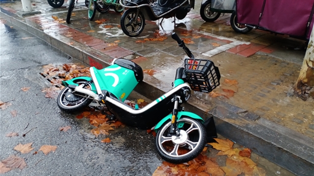 請(qǐng)把車(chē)子放好吧！